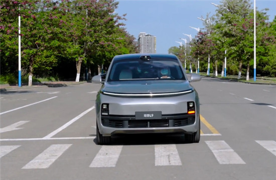 理想L9最新实车曝光 国内首款增程全尺寸SUV